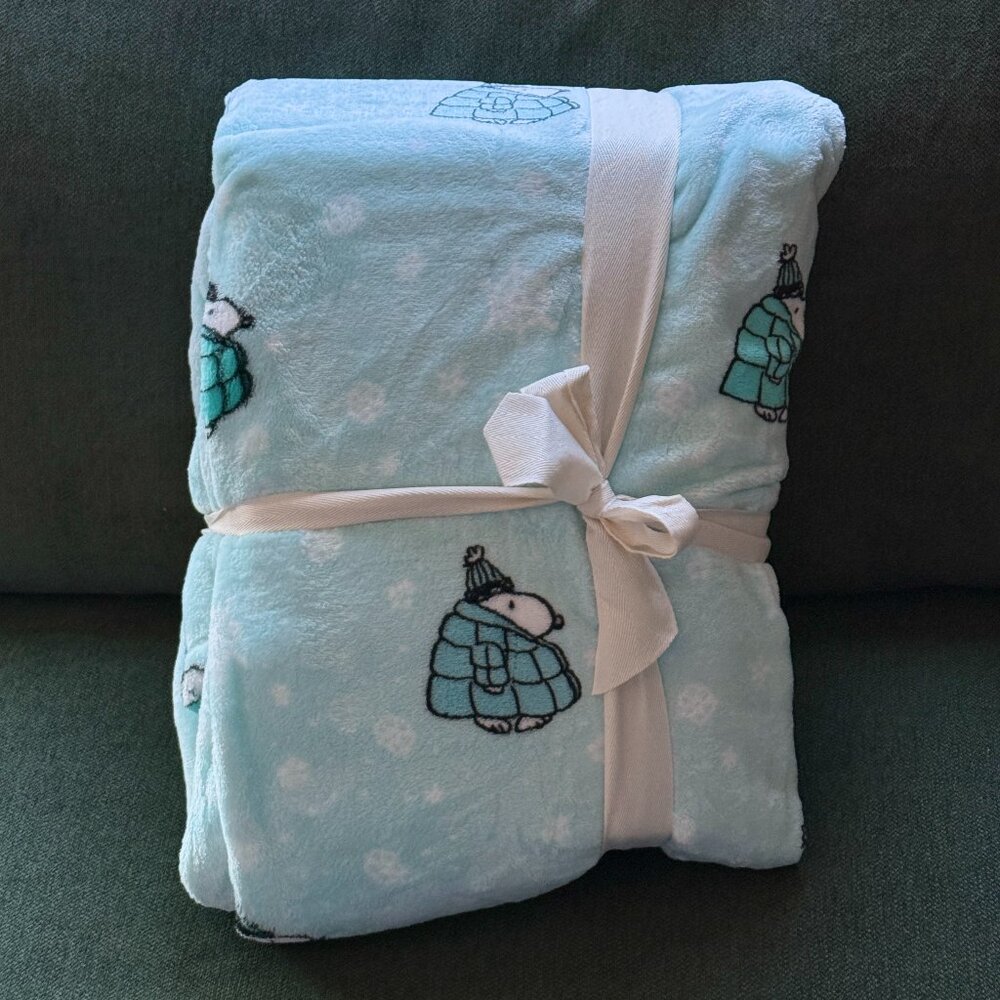 Puffer Jacket Snoopy Icy Blue Christmas Plush Blanket | Peanuts Winter 90 x 90in